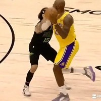 詹姆斯战斧暴扣绝技