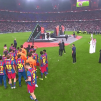 巴萨领奖无人列队，球员齐望皇马