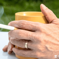 13岁女孩患晚期胃癌，父亲吸烟习惯引反思