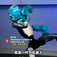 人形机器人练习拿可乐的挑战