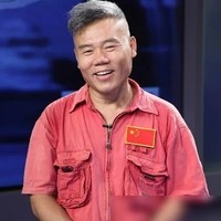 美国签证新政狙击两面派