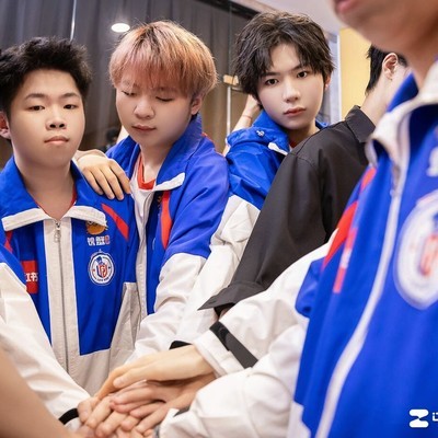 LGD.NBW再胜狼队登顶