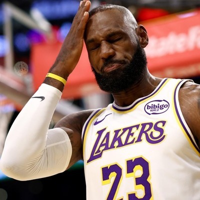 詹姆斯成湖人战绩下滑主因？