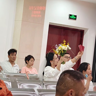 民政局里的婚与离