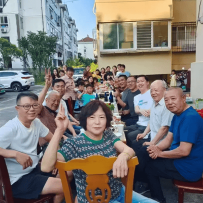 邻居聚餐8年，共筑邻里情