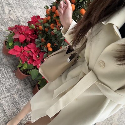 老师改作业遇突发，工作压力谁来解