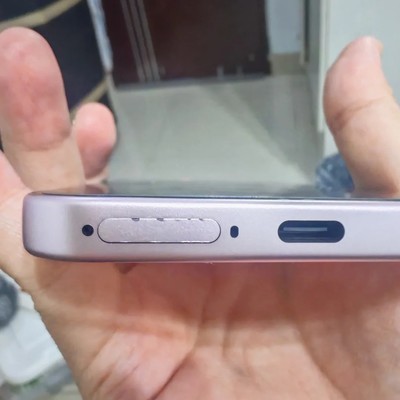 OPPO A6卡槽设计致机身划伤