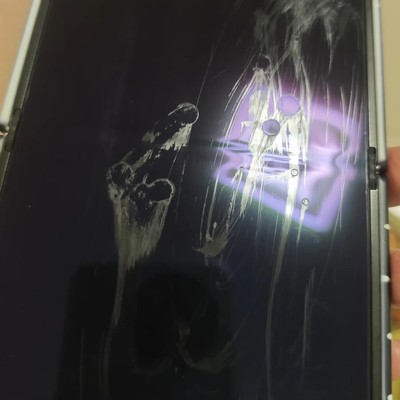 502胶水弄到手机屏幕怎么办