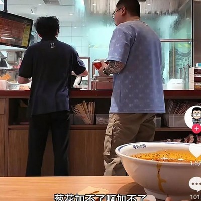 男星吃面被拒，品牌致歉