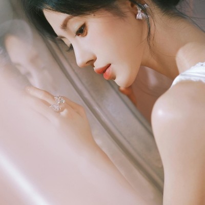 鞠婧祎的颜值争议