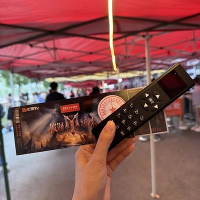 披哥三公舞台精彩纷呈