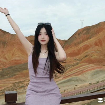 七彩丹霞与社会生活交融