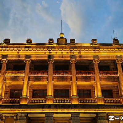 拍晚霞为何要蹲草丛？