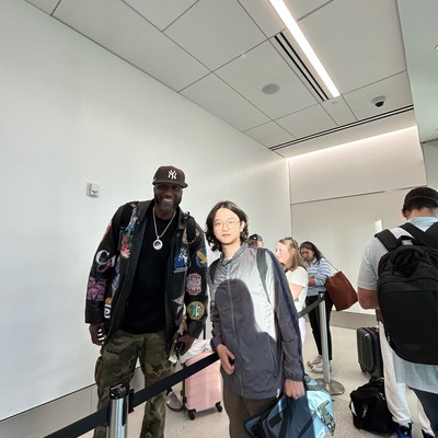 纽约机场偶遇奥多姆