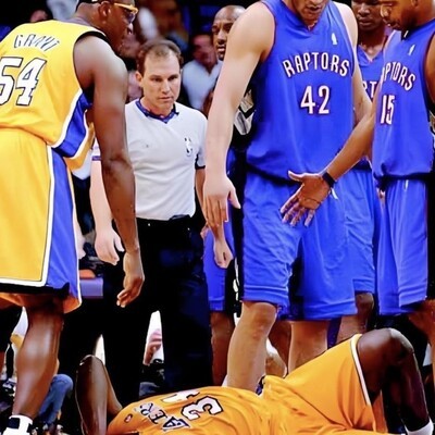 奥尼尔被谁打得掩面？