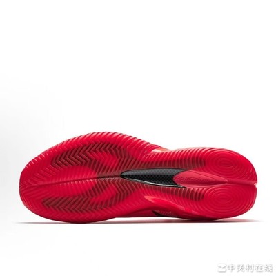 迪温琴佐穿特供安踏鞋