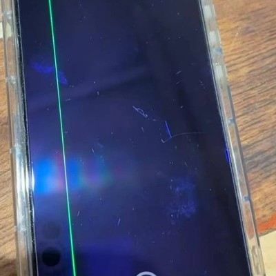 红米K50至尊版屏幕现绿线