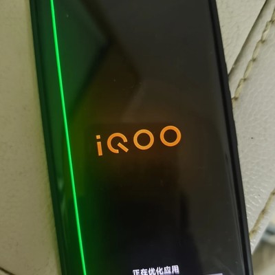 iQOO 9 Pro屏幕绿线通病
