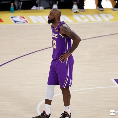 詹姆斯防守未退步