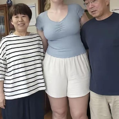 欧美女学生与日本房东的身高对比