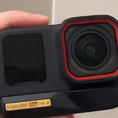 女子买相机发现logo含1克足金