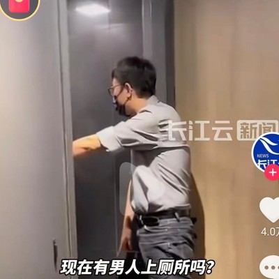 内地女游客强闯餐厅男厕事件
