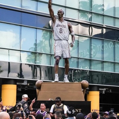 科比新雕像引发热议