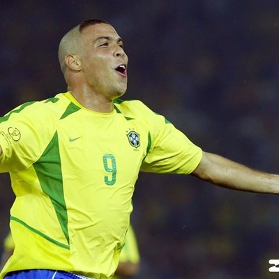 巅峰大罗与C罗，谁是更强前锋？