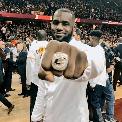 詹姆斯休赛期首要任务，摆脱湖人