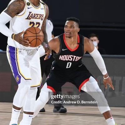 詹姆斯与威少防守对比