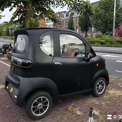 老头乐邀55岁妹子咖啡兜风