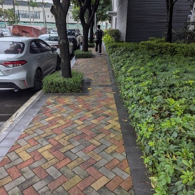 被贴住的镜头与消失的生活