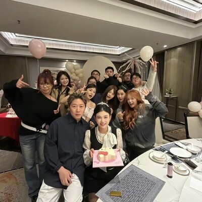 小王子陈一帆牵手网红美女