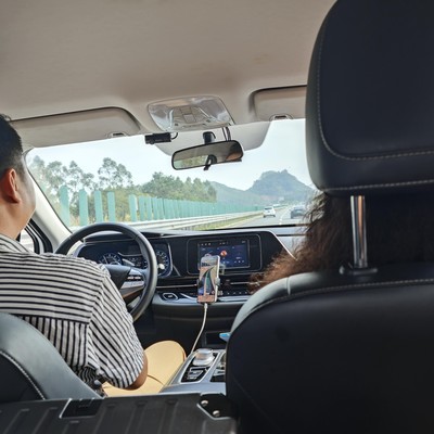 牛马返深上班记