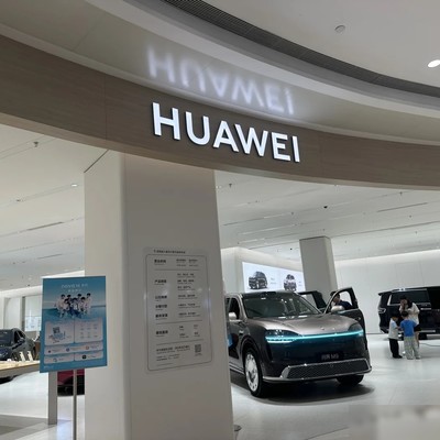 华为万象汇店长暖心助童