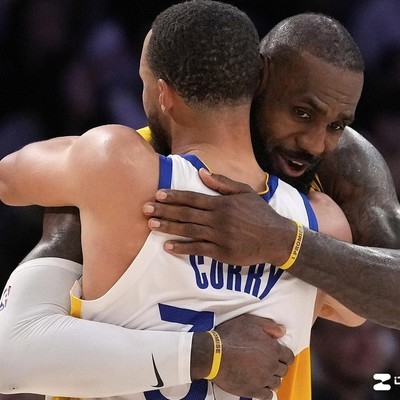 詹姆斯与库里谁更改变篮球？