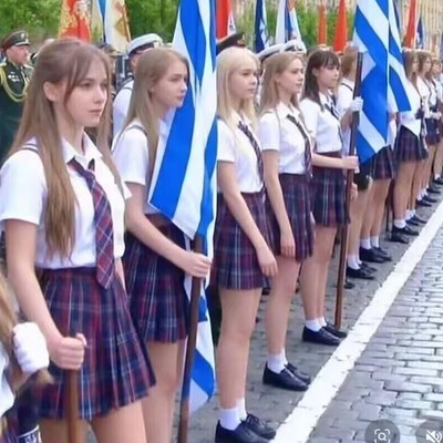 俄罗斯少先队员展现力量