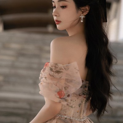 内娱小透明，富有且慷慨的她