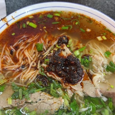 毕设、工作、买房买车都是假的，只有牛肉面是真的