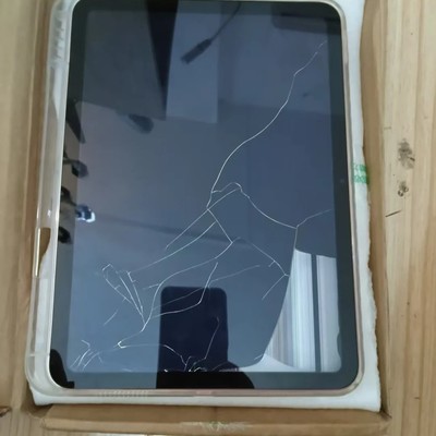 iPad踩碎换新成功