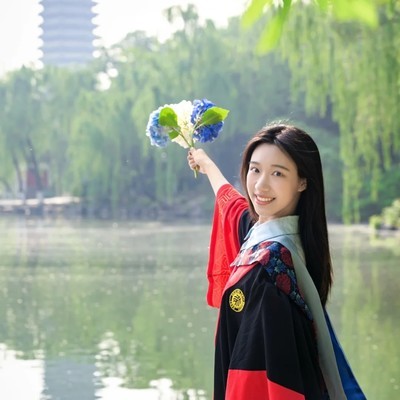 北大女博士毕业照拍摄指南