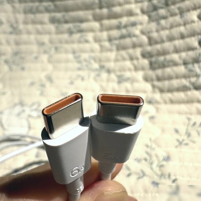 华为荣耀充电线雷同
