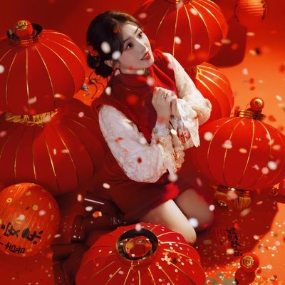 张含韵春晚造型