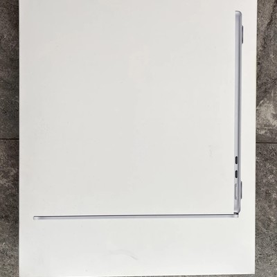 天蓝色M4版MacBook Air转卖