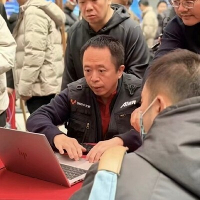 周鸿祎现场安装龙虾引发热议