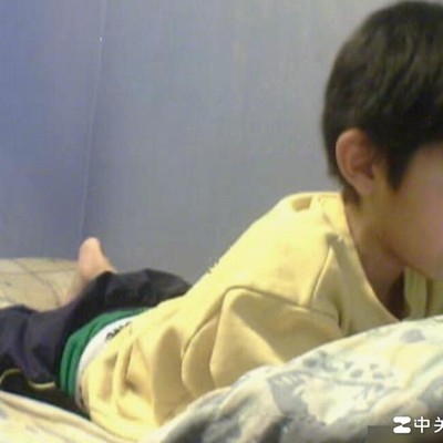 男孩沉迷手机怎么办