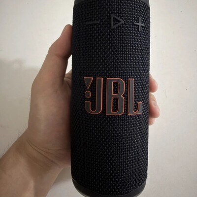 女朋友送的JBL音响