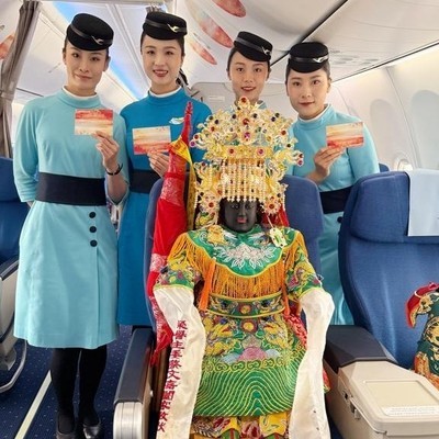 妈祖像乘飞机赴台