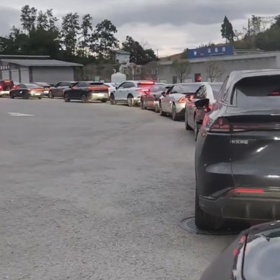 国庆电车上高速引热议