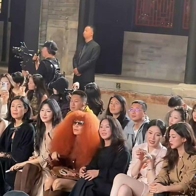 蔚来老板娘白到发光